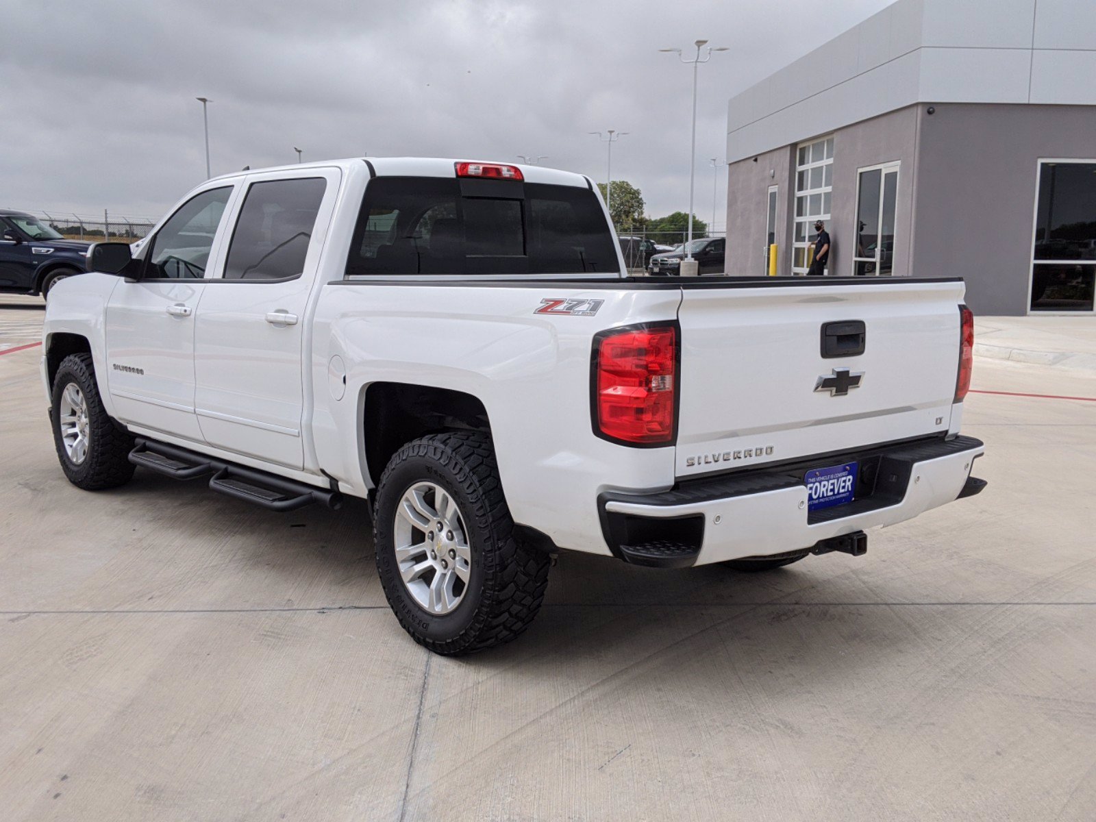 Pre-Owned 2017 Chevrolet Silverado 1500 LT 4WD Crew Cab Pickup