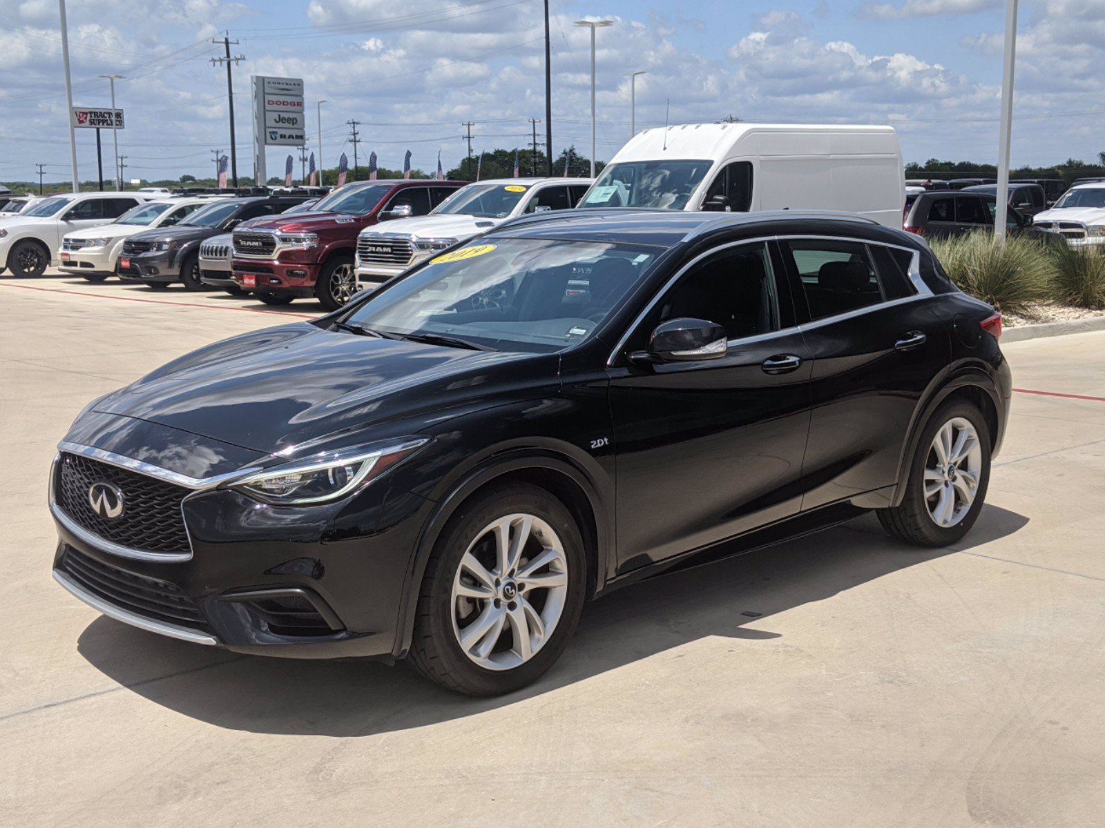 Pre-Owned 2019 INFINITI QX30 LUXE FWD Sport Utility